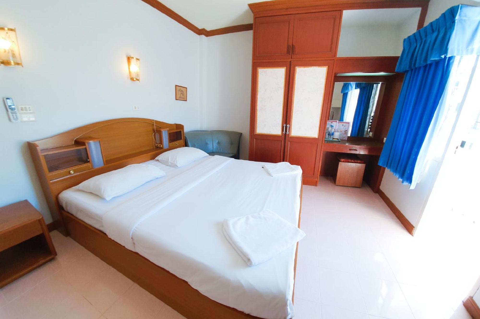Break Point Hotel Patong Экстерьер фото
