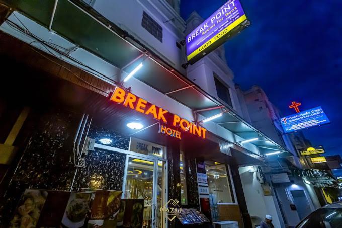 Break Point Hotel Patong Экстерьер фото