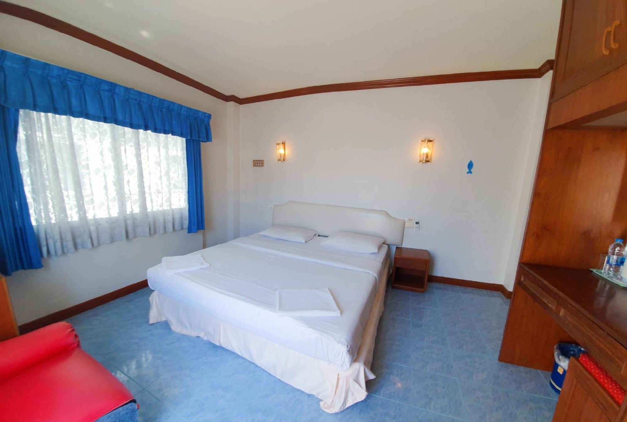 Break Point Hotel Patong Экстерьер фото
