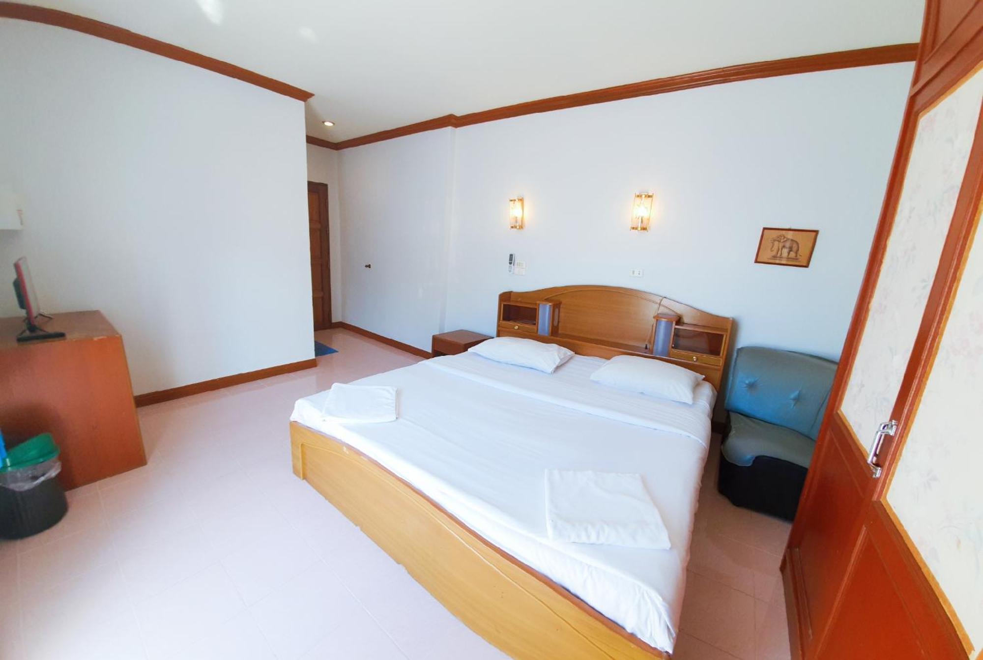 Break Point Hotel Patong Экстерьер фото