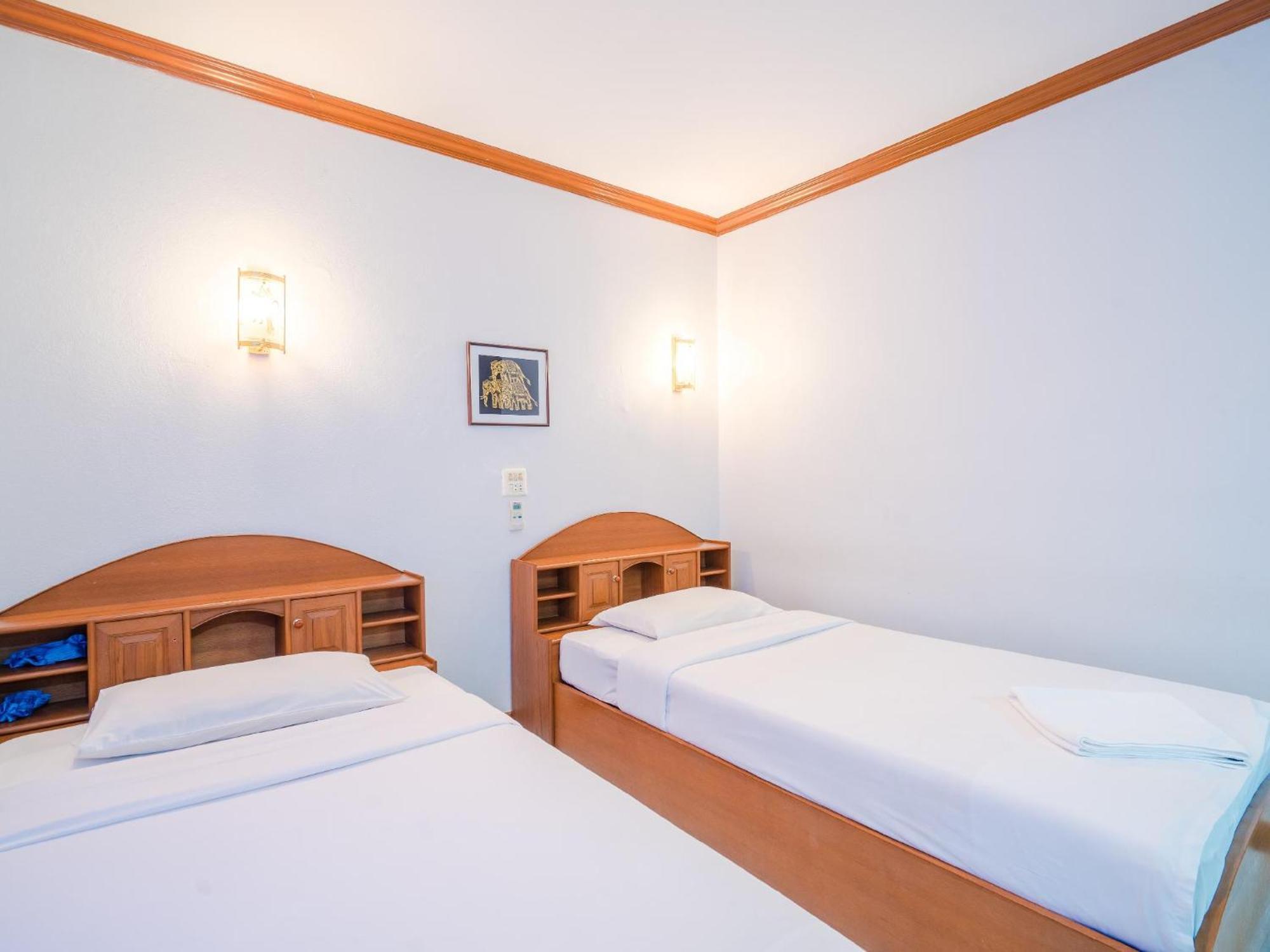 Break Point Hotel Patong Экстерьер фото