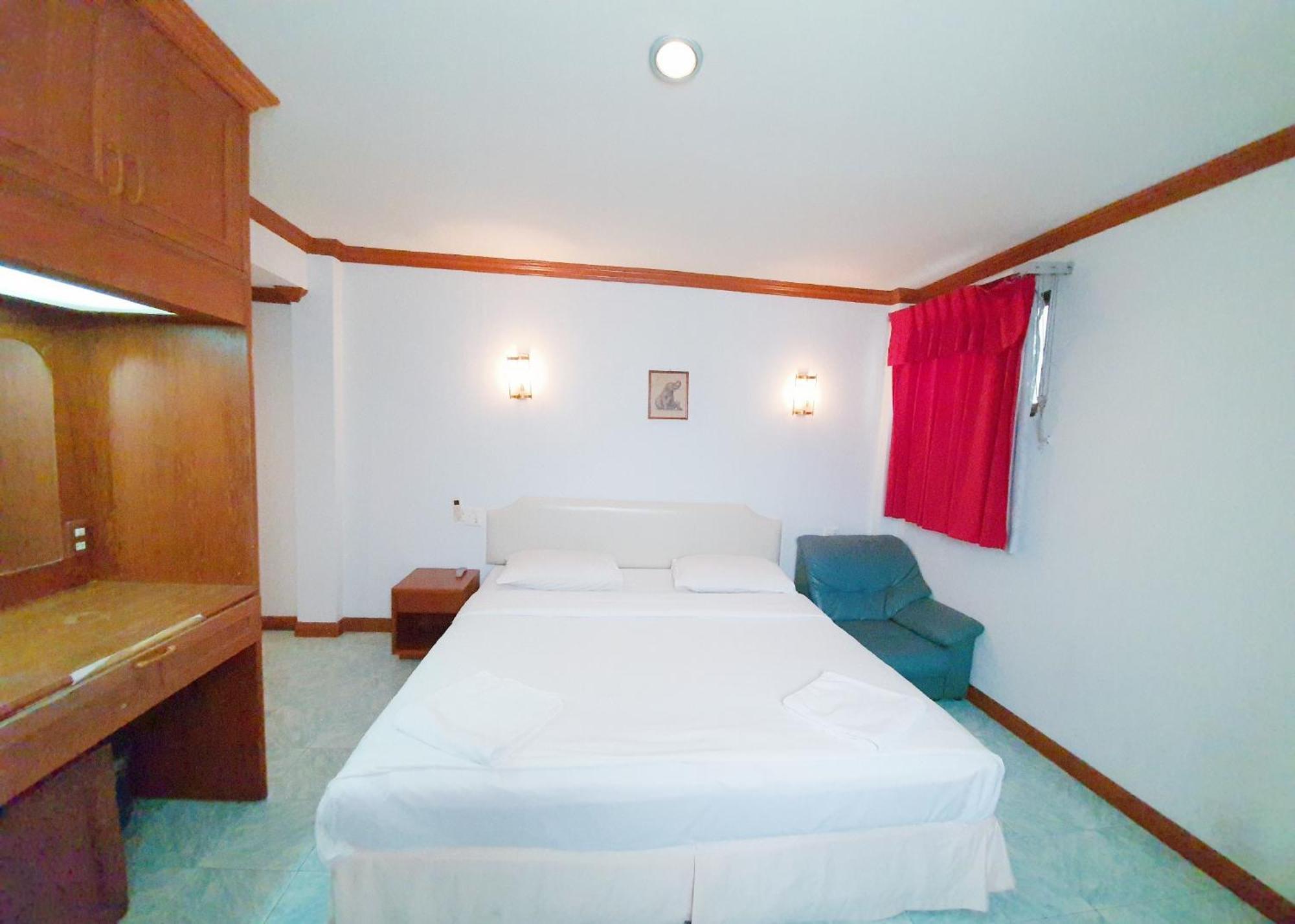 Break Point Hotel Patong Экстерьер фото