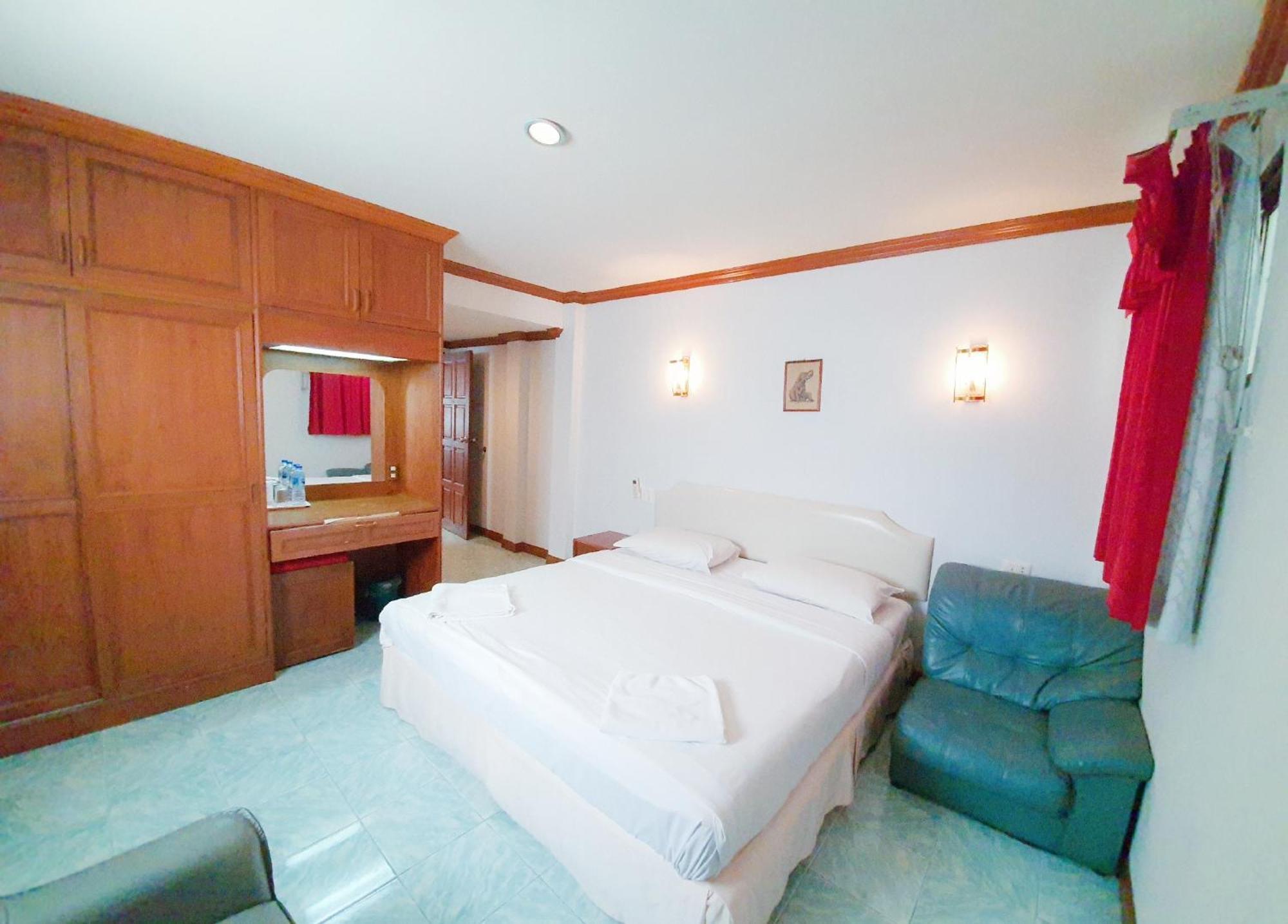 Break Point Hotel Patong Экстерьер фото
