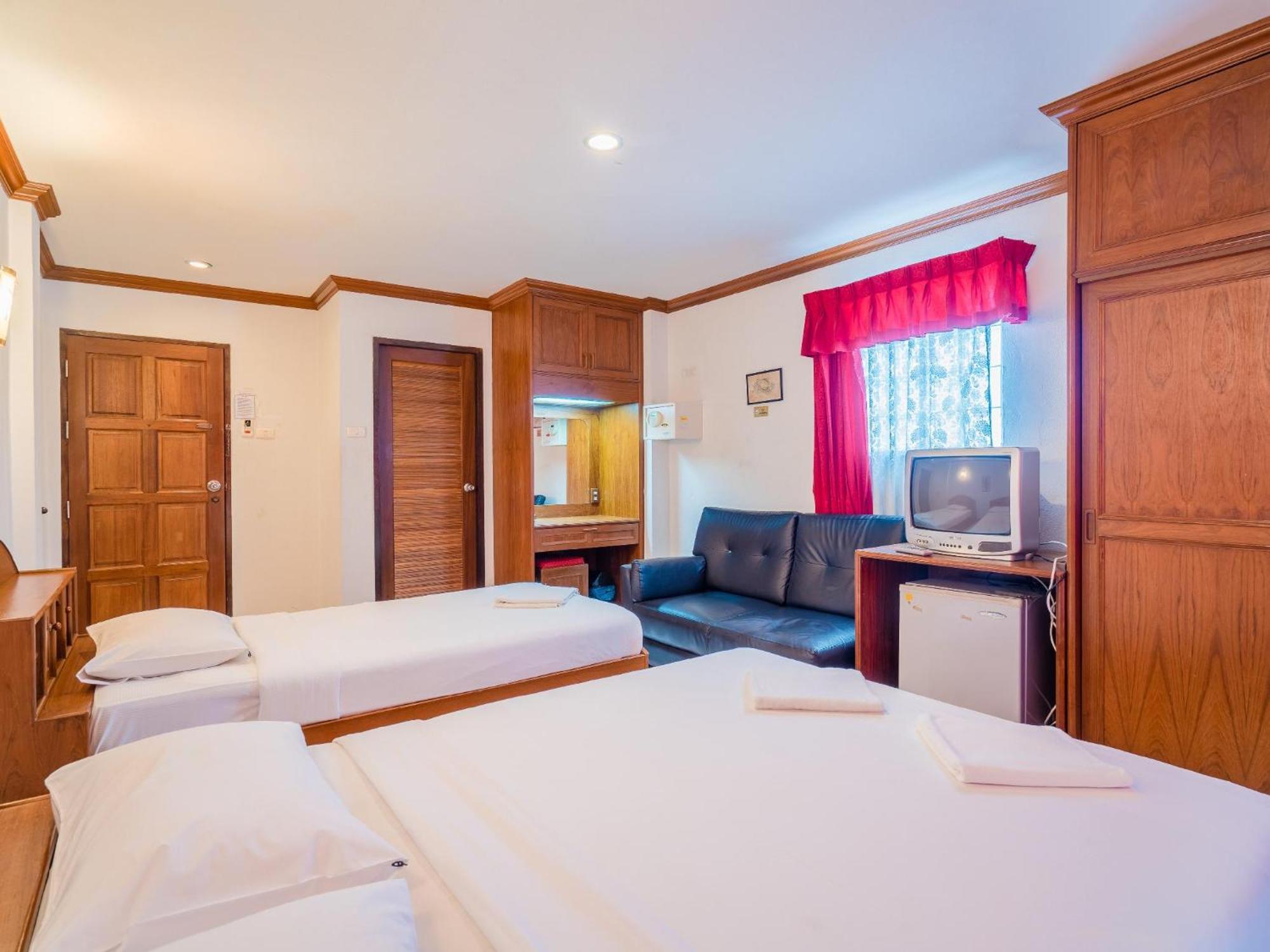 Break Point Hotel Patong Экстерьер фото