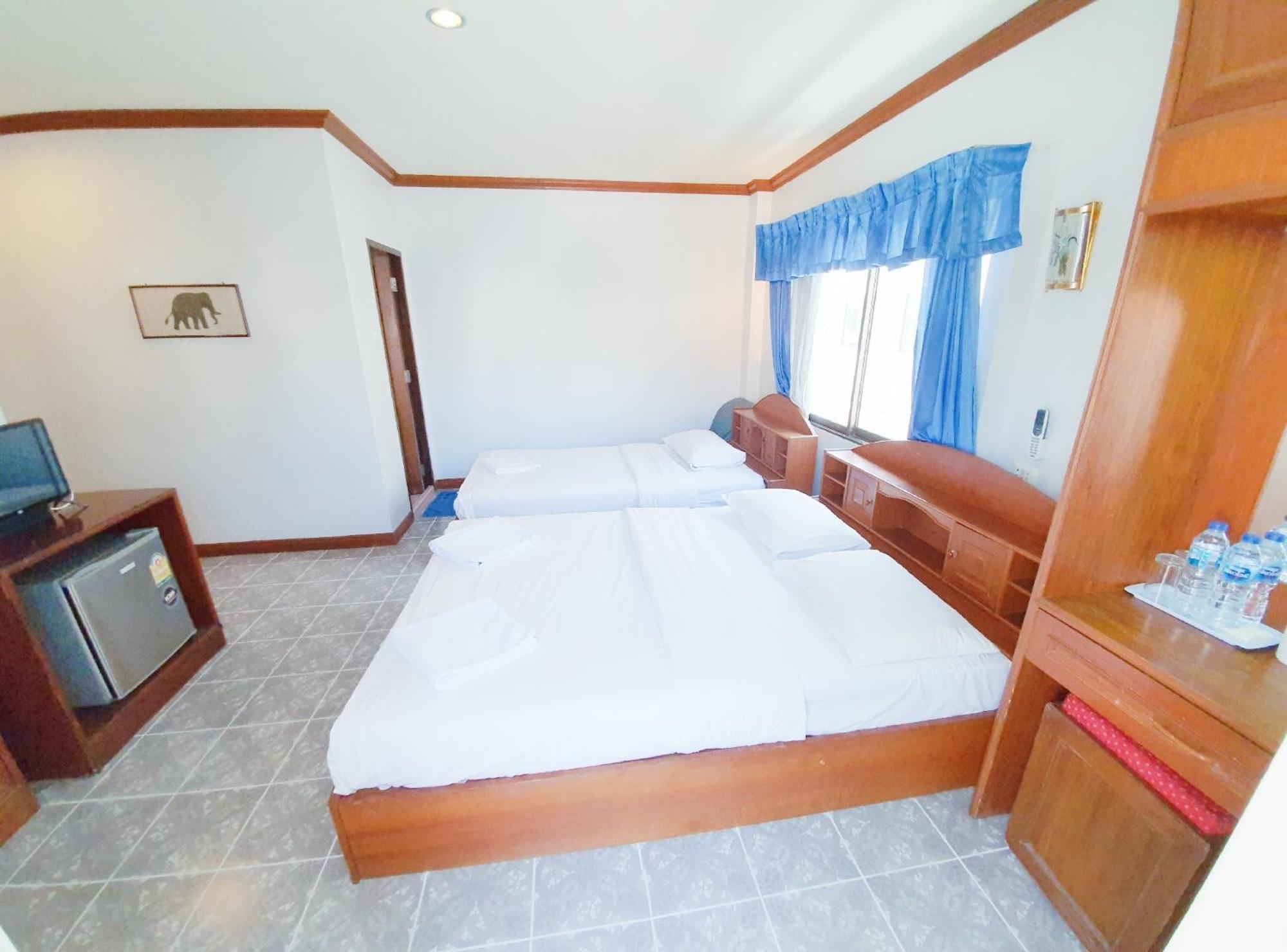 Break Point Hotel Patong Экстерьер фото